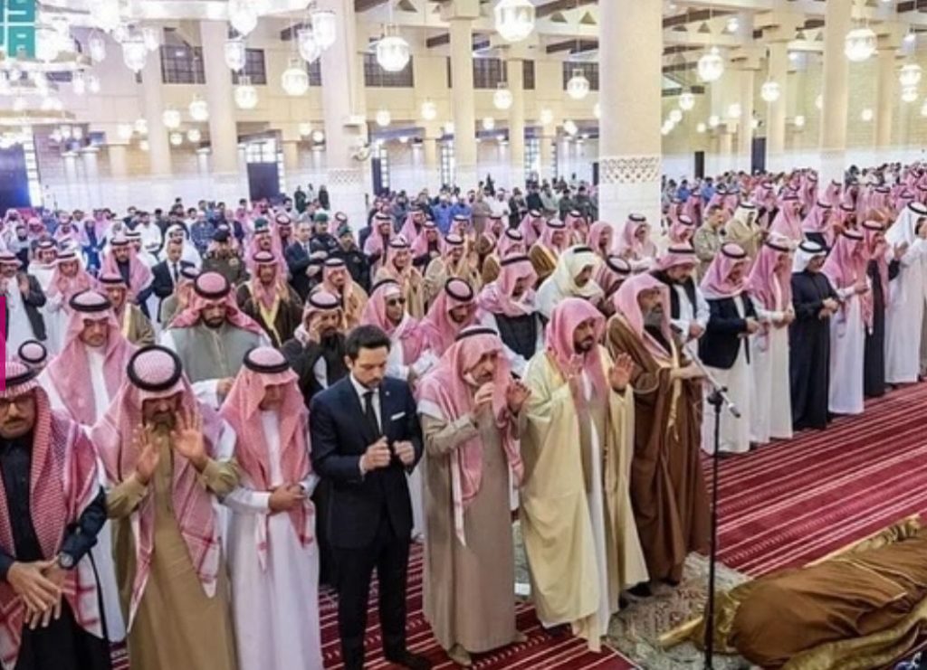 صور من المراسم: الصلاة على روح الفقيد وإقامة العزاء