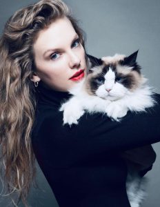 تايلور مع القطة