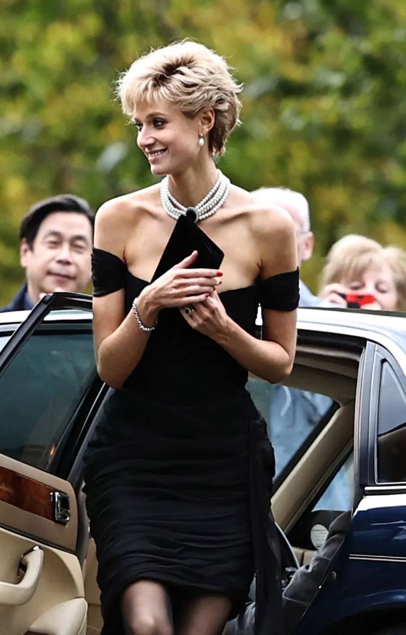 Jennifer Lopez Turns Heads with Bold Fashion Statement at Toronto Film Festival! 