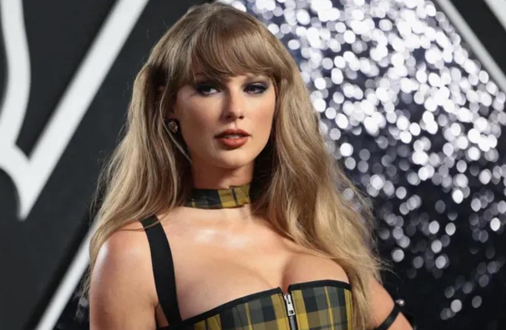 Taylor Swift Becomes World's Richest Female Musician, Surpasses Rihanna! - Photos