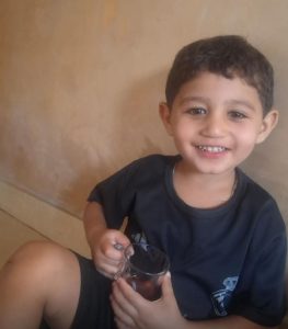 من بواعث الأمل أن يبتسم طفل في مكانٍ كل الأشياء فيه تدمع وتتوجع