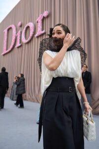 أسبوع الموضة في باريس يطلق موسم الأزياء 2026