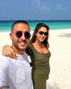 زين قطامي وزوجها يتألقان قبل استقبال مولودهما الأول