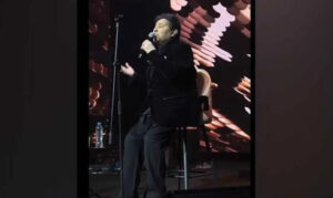 هاني شاكر بالإمارات يعود للغناء بعد جراحة العمود الفقري