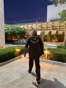 حين تتكلم العيون بدل الكلمات… منذر رياحنة يصنع وجعًا حيًّا في “أعوام الظلام”