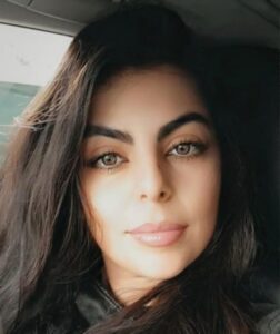 لارا عيسى … هل هي صوت الحقيقة أم ظاهرة تثير الجدل؟