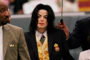 ما لم يعرضه فيلم مايكل … هل كان مايكل جاكسون ضحية روايات متناقضة أم اسمًا دُفع إلى قلب الاتهامات؟