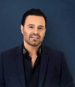 من “الهوا هوايا” إلى “ردّوا يا هوى” لماذا اختار الغناء العربي الهواء ليحكي الحب؟