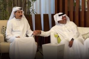 لقاء راشد الماجد وعبدالله الرويشد يخطف القلوب … ماذا دار بينهما؟