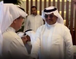 لقاء راشد الماجد وعبدالله الرويشد يخطف القلوب … ماذا دار بينهما؟