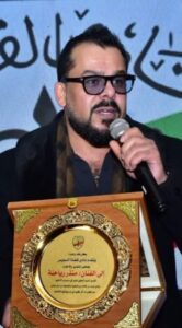 منذر رياحنة … ممثل خرج من الخشبة وبقي وفيًّا لرهبتها