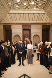 الأميرة رجوة الحسين تتألق بإطلالة جذابة في استقبال أوائل الثانوية