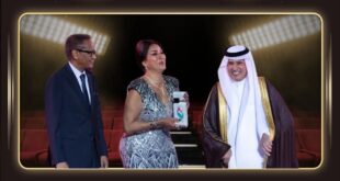 وفاء عامر تبكي خلال تكريمها في مهرجان الإذاعة والتلفزيون بقرطاج